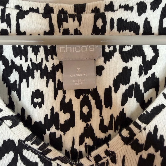 Chico’s Black White Animal Print 100% Pima Cotton V Neck Top Size 3 XL - Picture 4 of 10